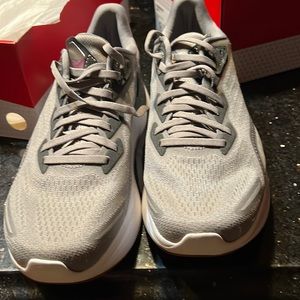 Ladies endorphin 10.5 sneakers excellent